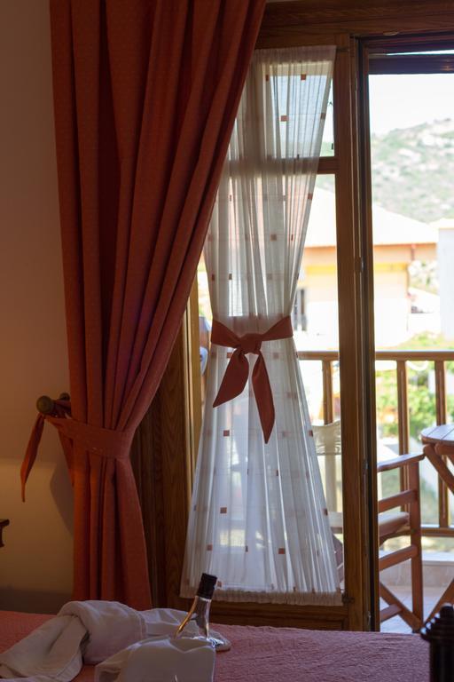 Hotel Ismini アムリアニ 部屋 写真